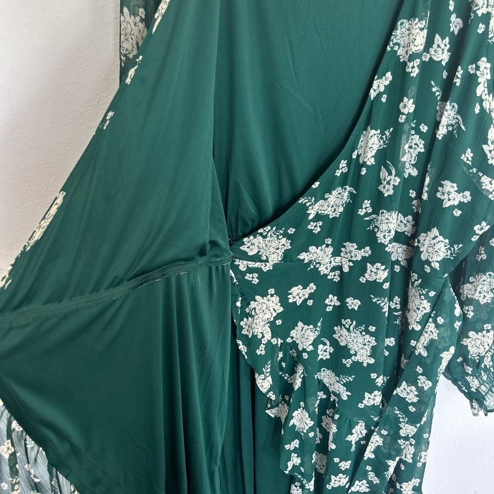 Lauren Conrad Women’s Green Wrap Dress
Size XL - Picture 7 of 8